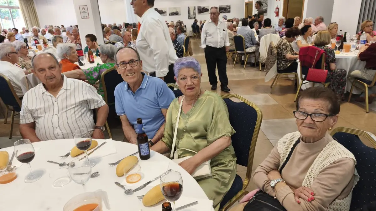 Almuerzo de mayores en la Feria de Los Barrios 9