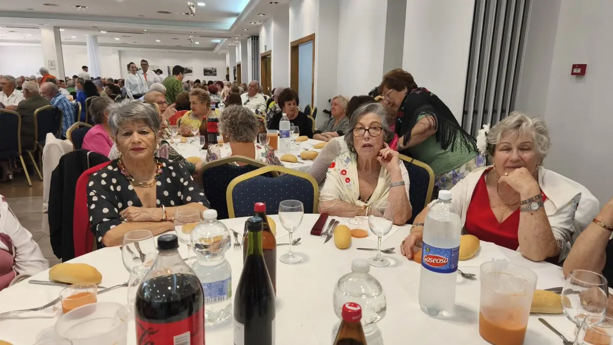 Almuerzo de mayores en la Feria de Los Barrios 10