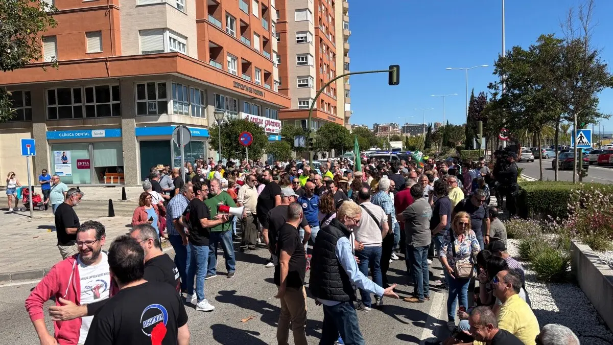 Concentración en apoyo al comité de huelga de Acerinox 12