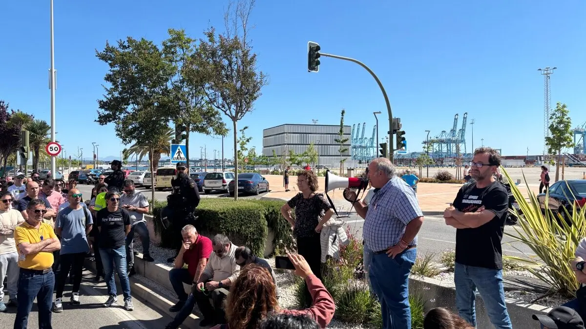 Concentración en apoyo al comité de huelga de Acerinox 20