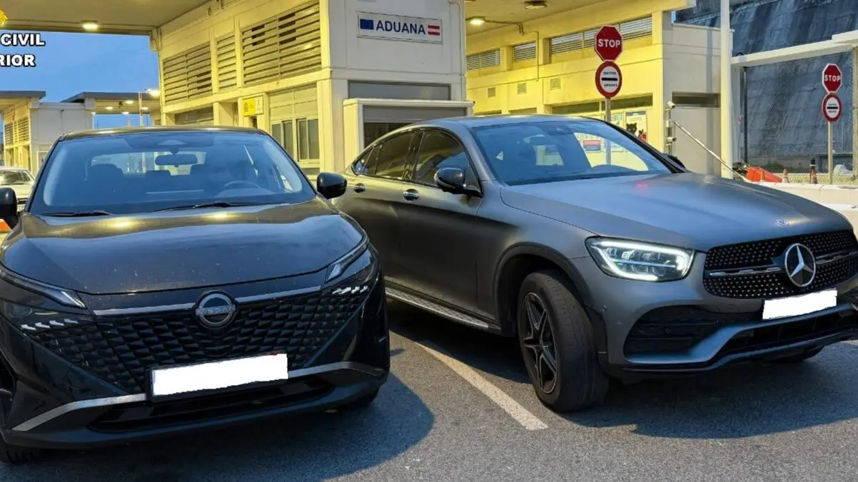 Veh&iacute;culos robados interceptados en el puerto de Tarifa