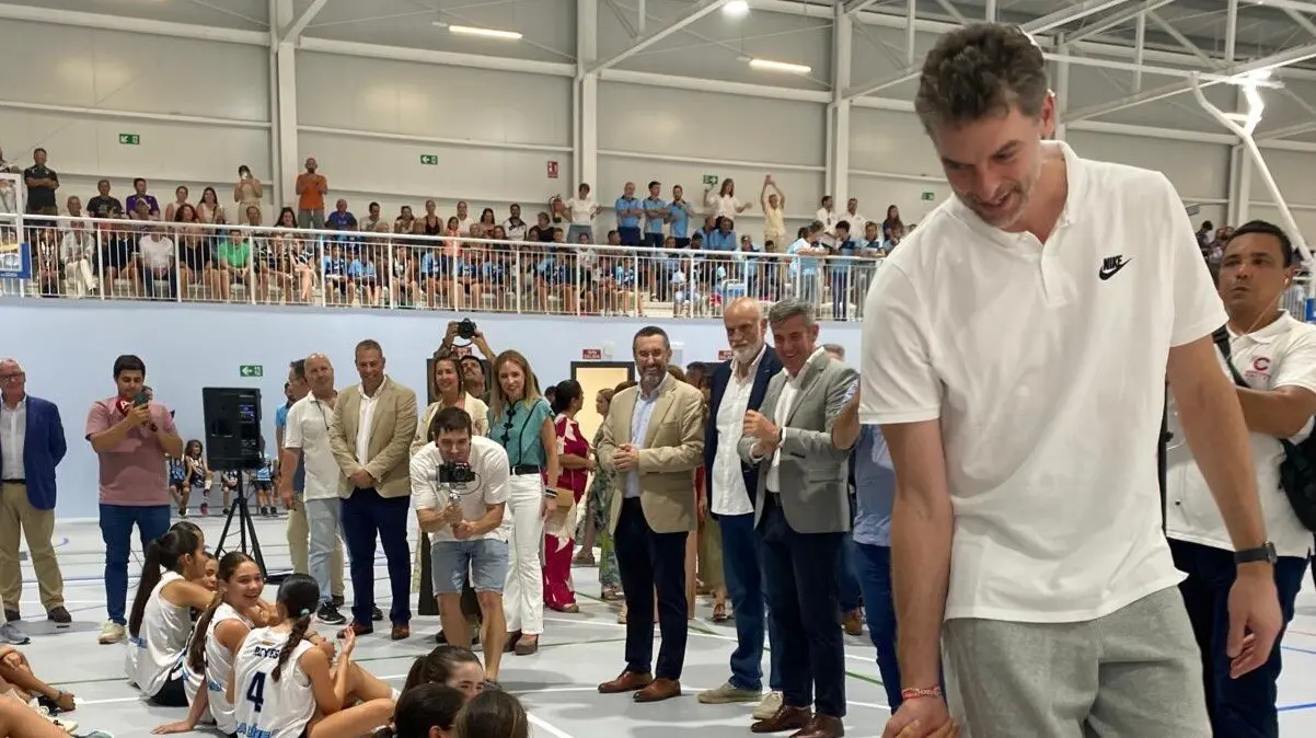 Pau Gasol en la inauguraci&oacute;n del nuevo Pabell&oacute;n Polideportivo Punto Ribot, La L&iacute;nea