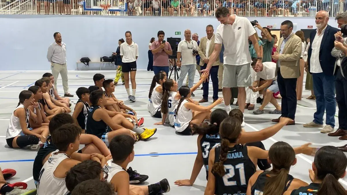 Pau Gasol en la inauguraci&oacute;n del nuevo Pabell&oacute;n Polideportivo Punto Ribot, La L&iacute;nea