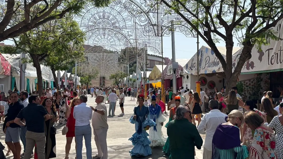Ambiente del Recinto Ferial de Algeciras en el Domingo por Sevillanas