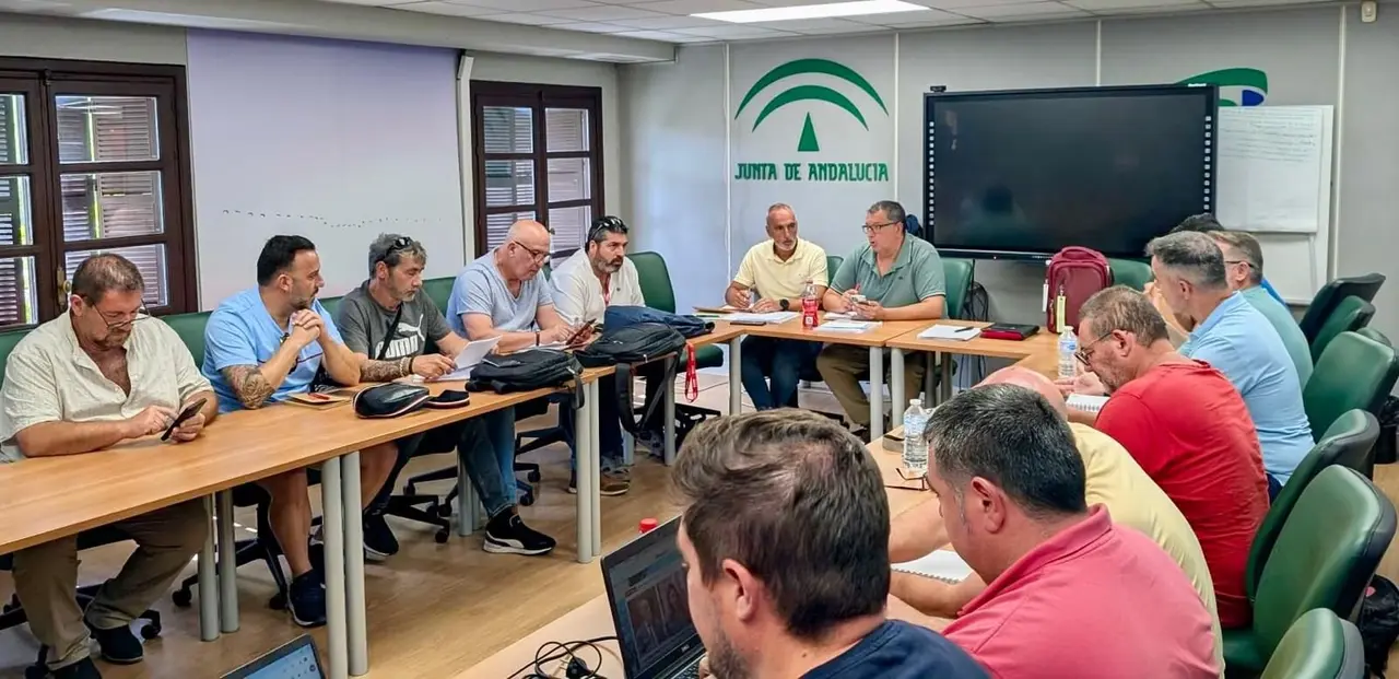 Representantes sindicales y de la patronal, reunidos en el SERCLA