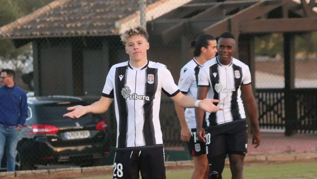 Joe James Riley, nuevo fichaje del Algeciras, celebrando un gol con el Cartagena B