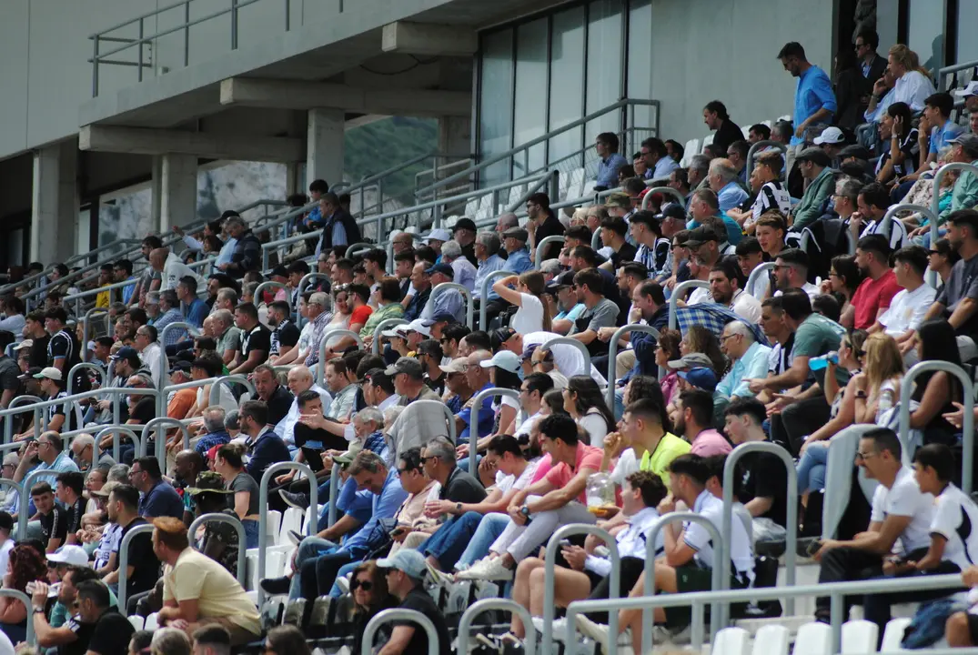 Los aficionados albinegros por fin han podido disfrutar de la primera victoria de su equipo como local