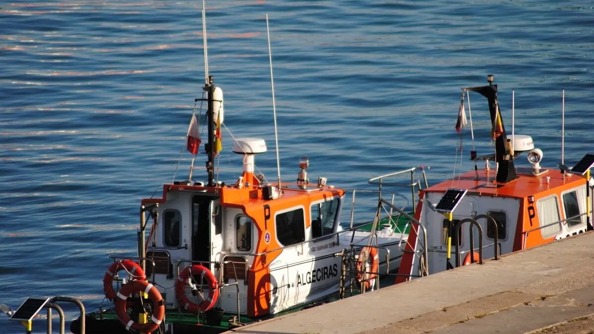 Embarcaciones de los prácticos, amarradas en el puerto de Algeciras 