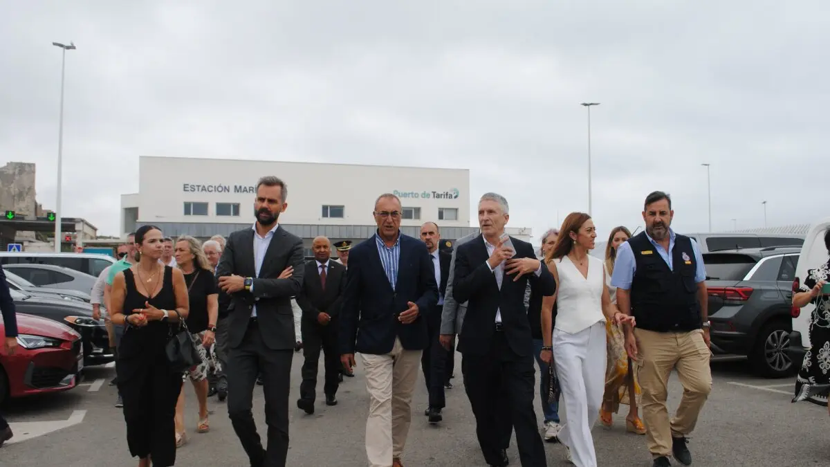 Visita de Marlaska al puerto de Tarifa por la OPE5