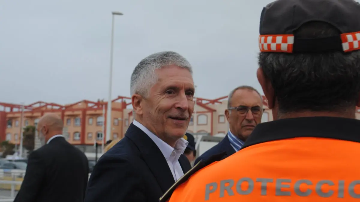 Visita de Marlaska al puerto de Tarifa por la OPE7