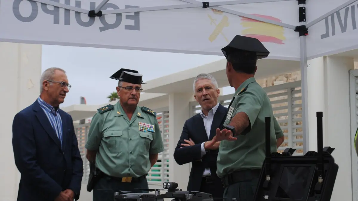 Visita de Marlaska al puerto de Tarifa por la OPE10