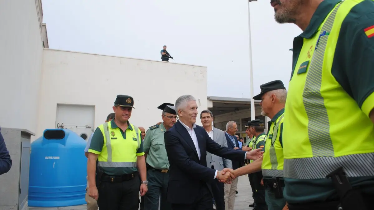Visita de Marlaska al puerto de Tarifa por la OPE12