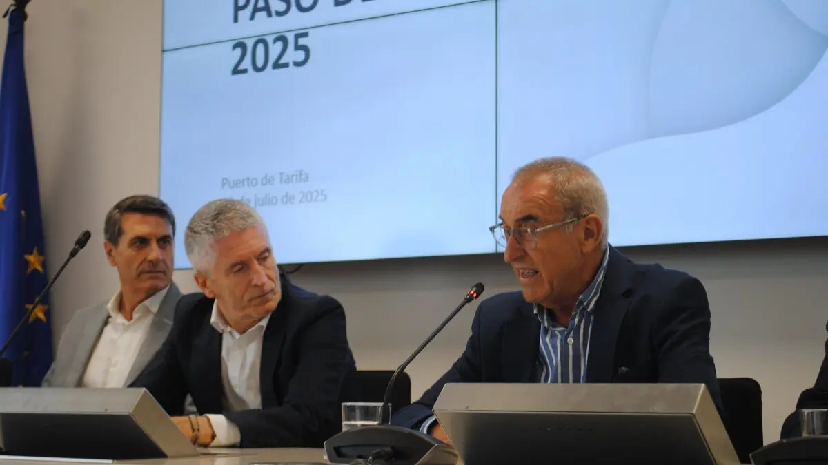 Visita de Marlaska al puerto de Tarifa por la OPE18