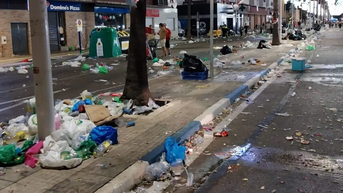 Así quedaron algunas calles de La Línea tras las cabalgatas 