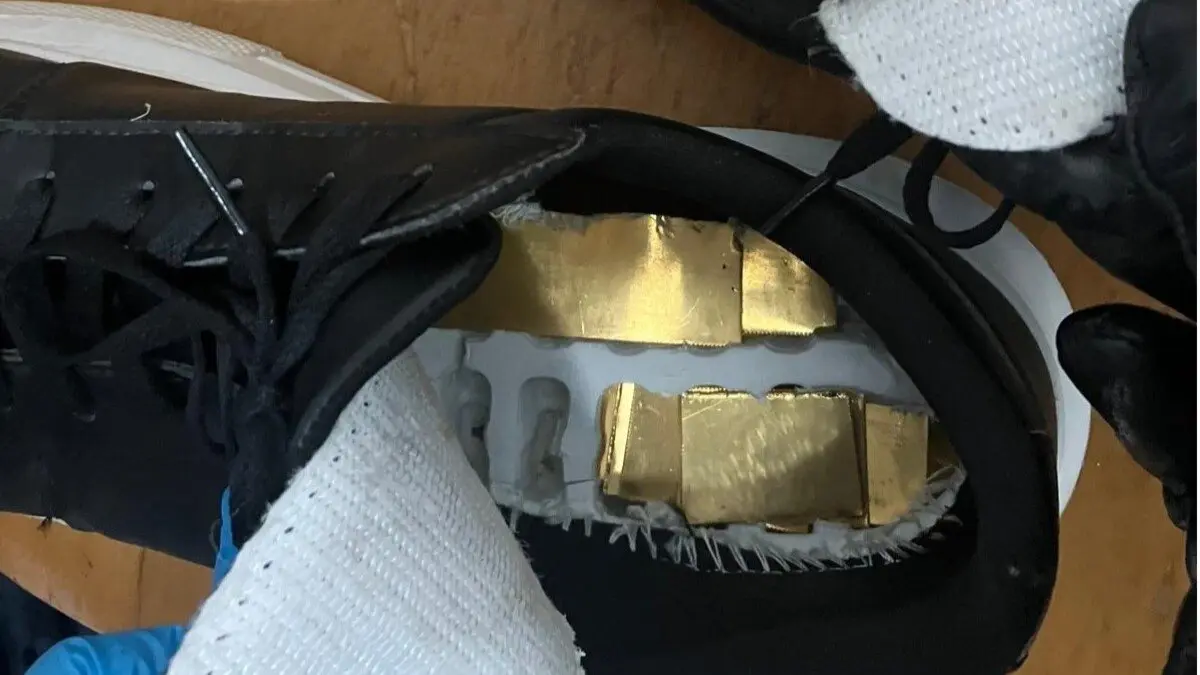 Incautados 1,8 kilos de oro ocultos en las plantillas de las zapatillas en Algeciras