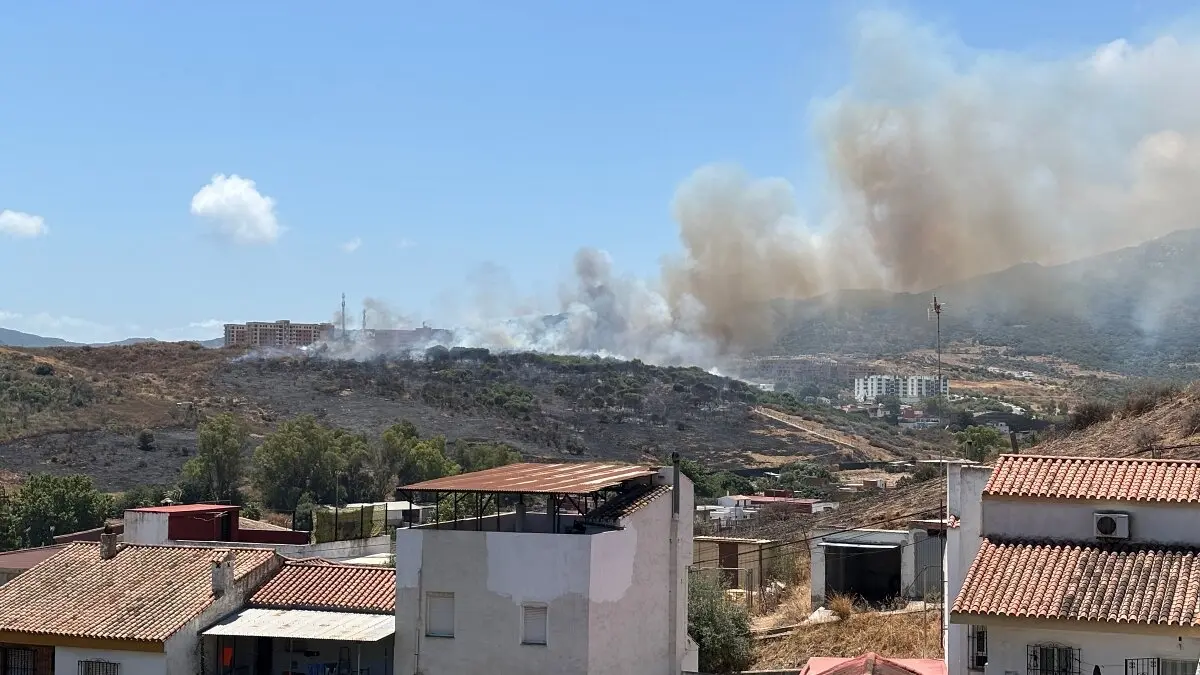 El incendio contó con una rápida actuación de los bomberos para su control
