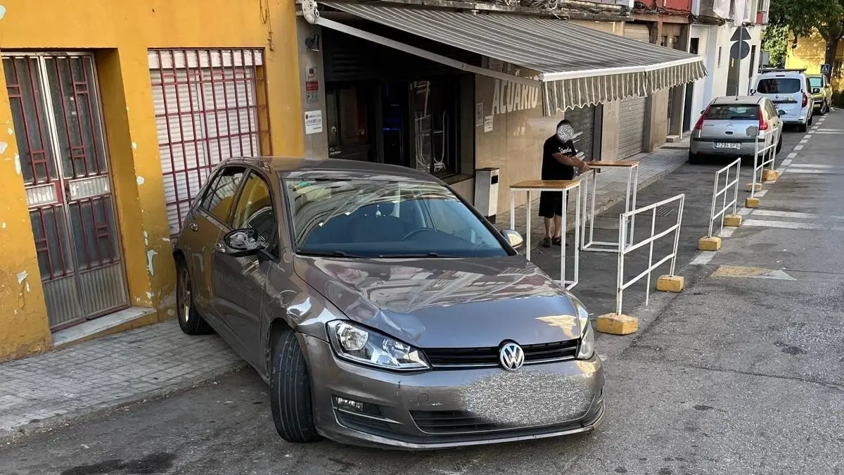 Así se encontraron los agentes el vehículo siniestrado 