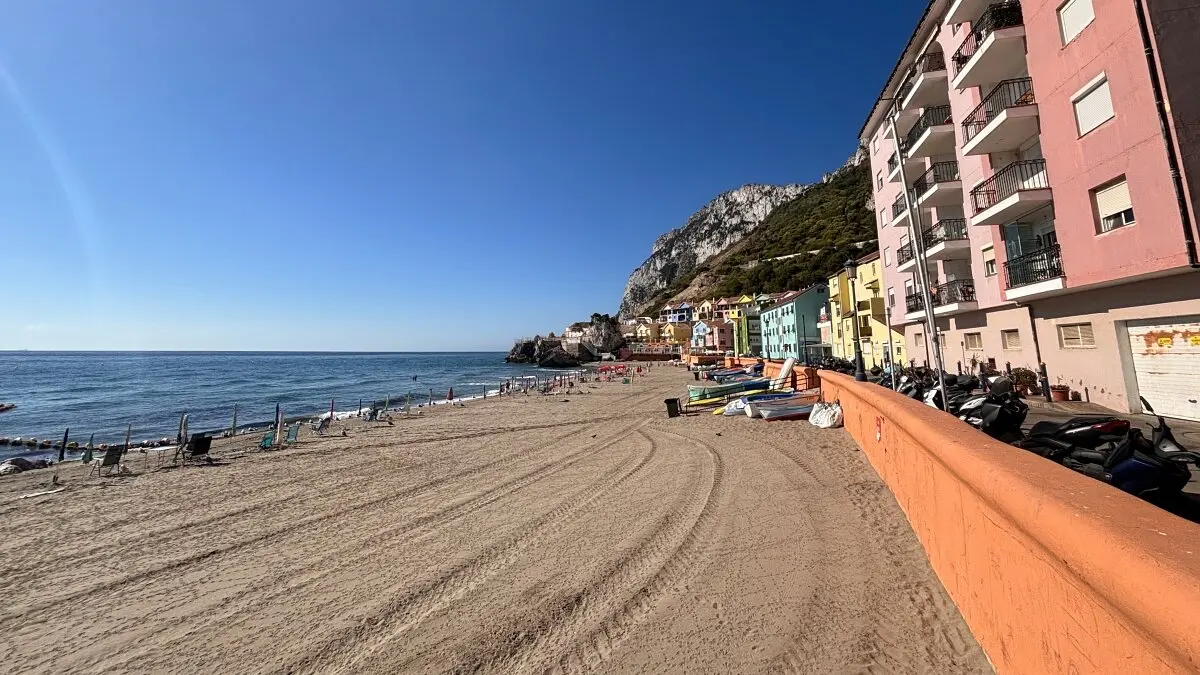 Alerta entre los bañistas de las playas gibraltareñas