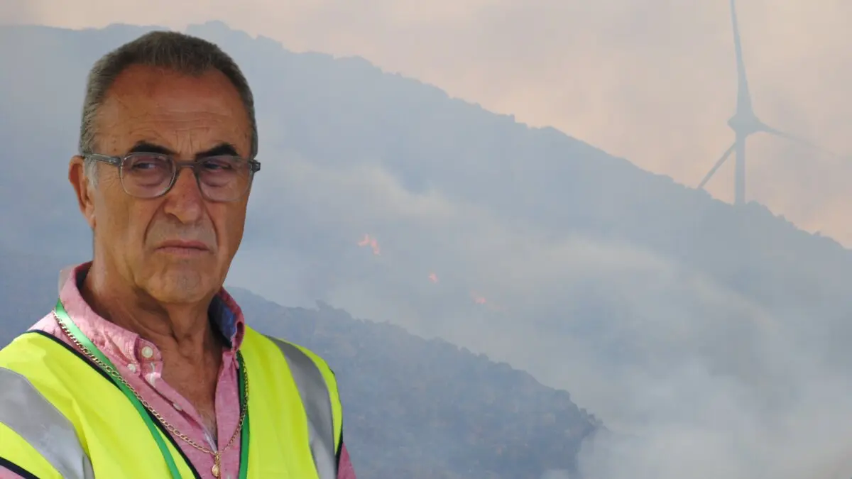 Los incendios han mantenido en vilo al alcalde tarife&ntilde;o durante buena parte del verano