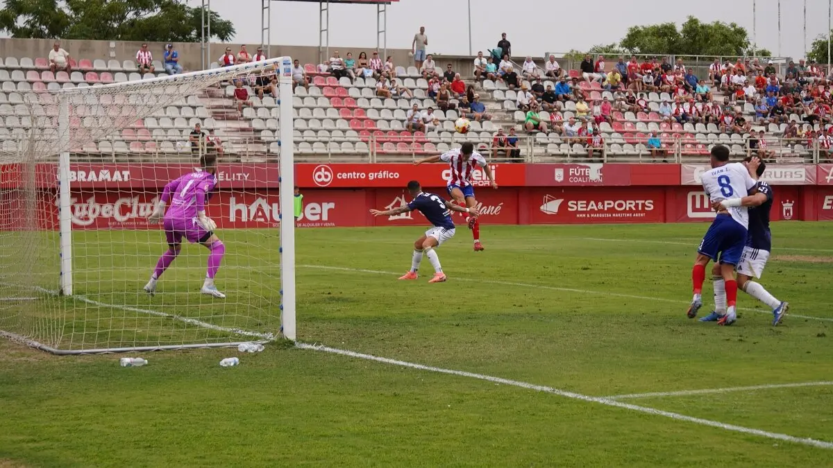 Gol anulado. Rastrojo cabecea al fondo de la red, pero el árbitro interpretó, tras consultar en el VAR, que hubo falta