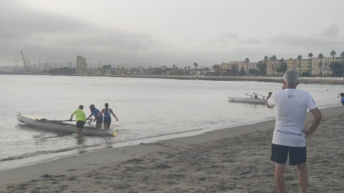 Remo en aguas de  La Línea3