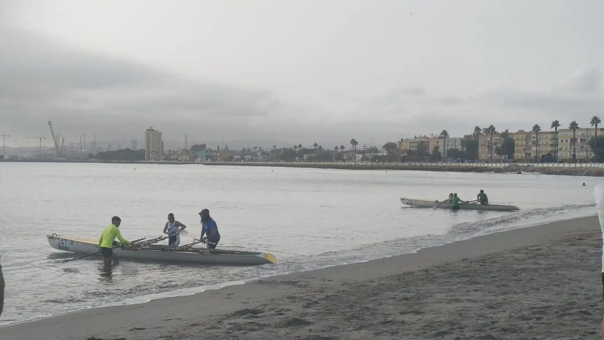 Remo en aguas de  La Línea8