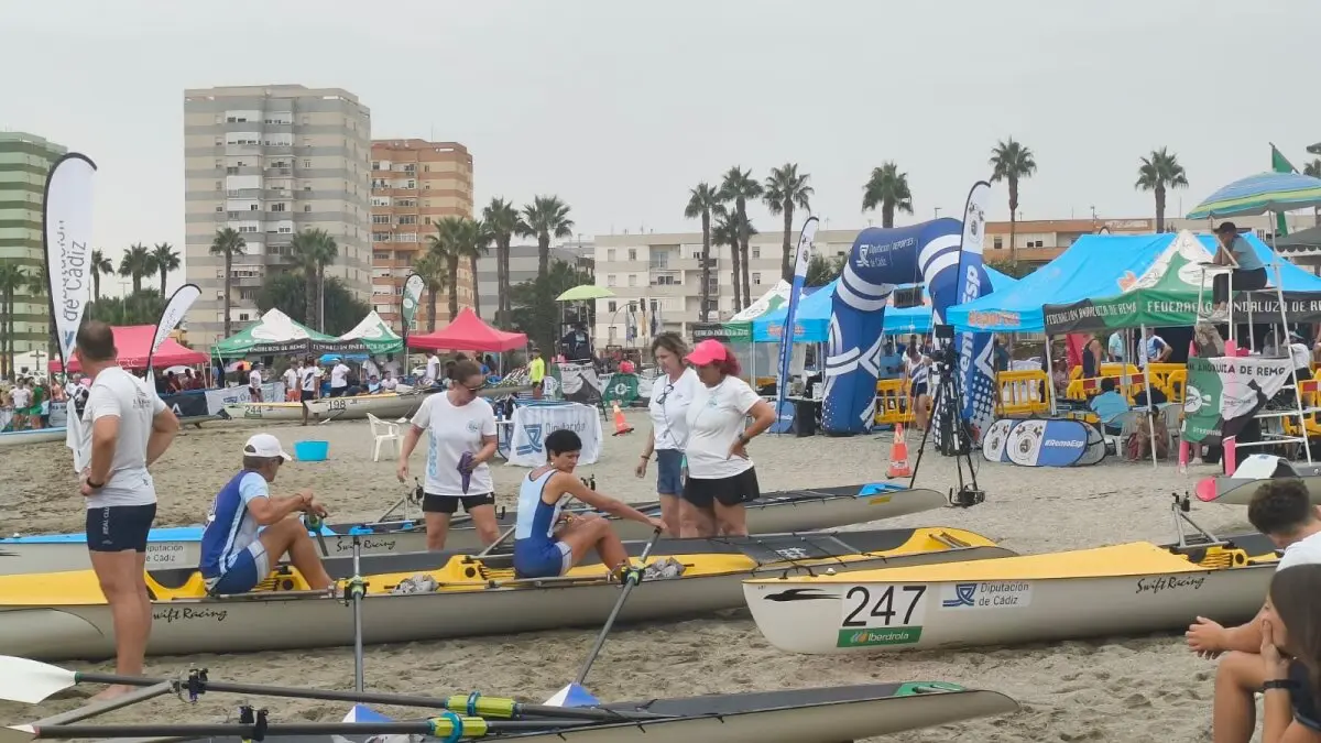 Remo en aguas de  La Línea14