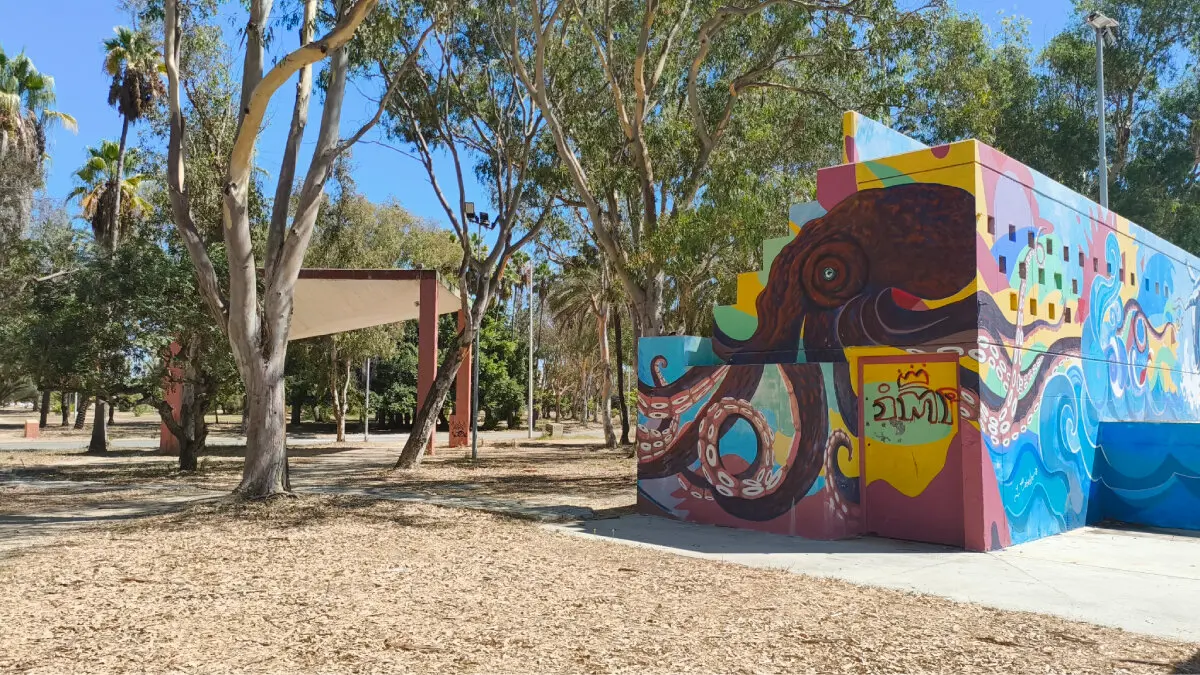 Grafitis realizados en el parque Princesa Sof&iacute;a, en La L&iacute;nea