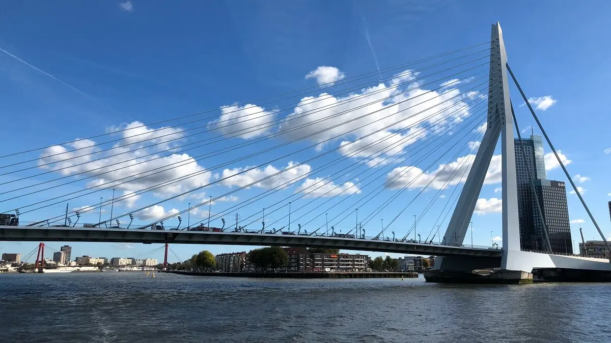 Puerto de Rotterdam mantiene una conexión marítima muy directa con Algeciras