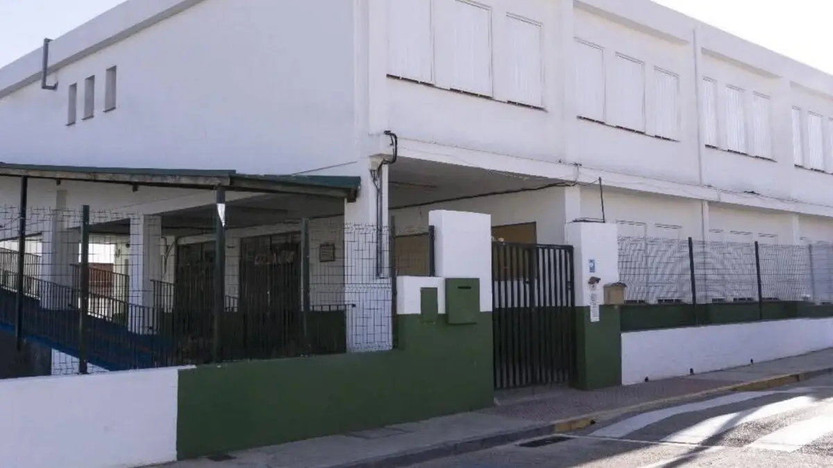 El centro escolar vuelve a contar con actividad, a pesar de los incumplimientos. FOTO: Ayuntamiento de Jimena