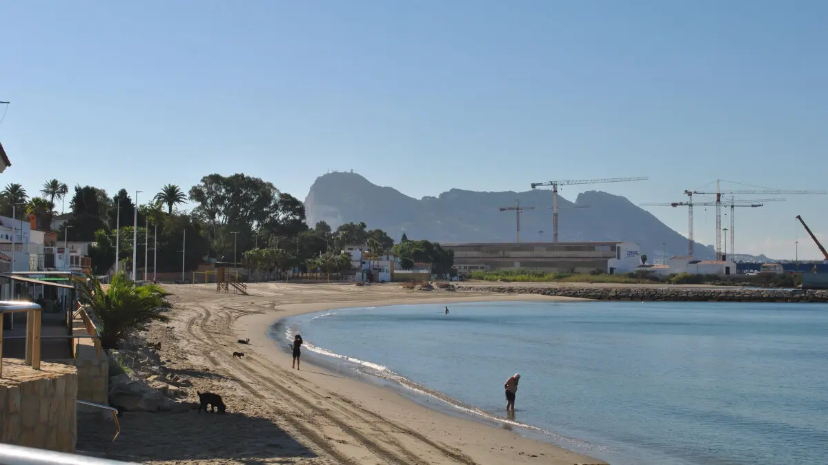Trabajos de recuperaci&oacute;n ambiental y paisaj&iacute;stica en el litoral de Puente Mayorga