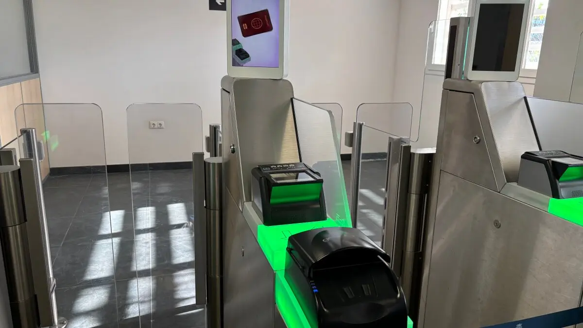 Control de entrada de pasajeros en la frontera de Gibraltar con La Línea