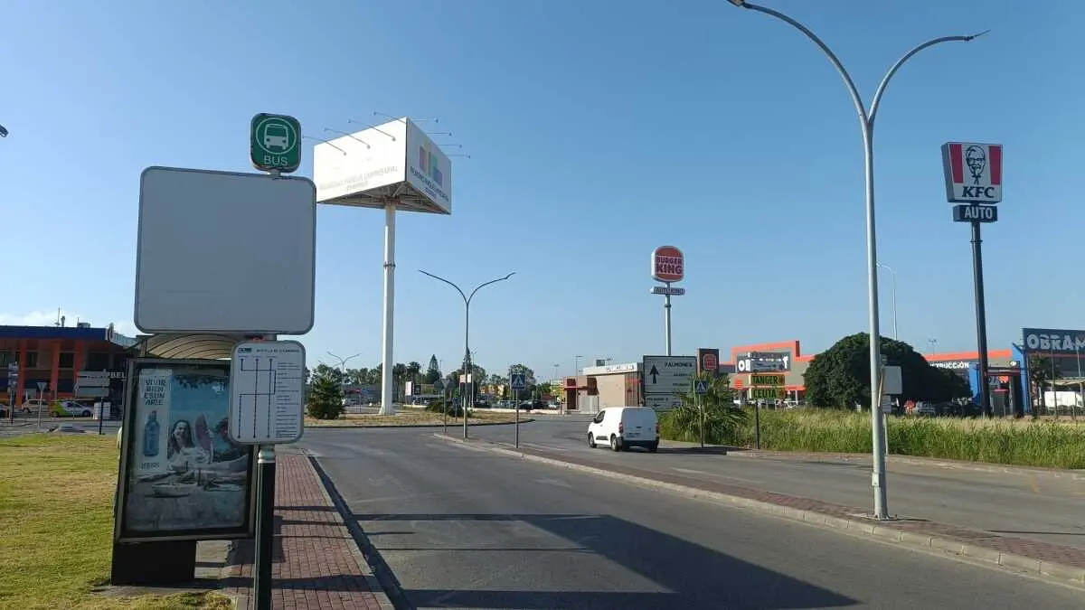 Una de las paradas ubicadas en el parque empresarial de Palmones