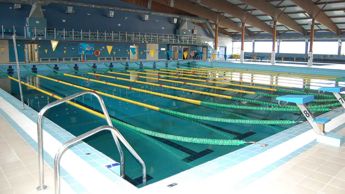 Piscina municipal cubierta - FOTO: Ayto. Los Barrios