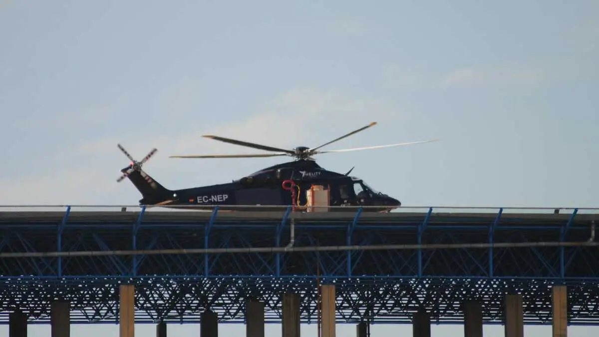 Uno de los helicópteros habituales que sobrevuelan Algeciras