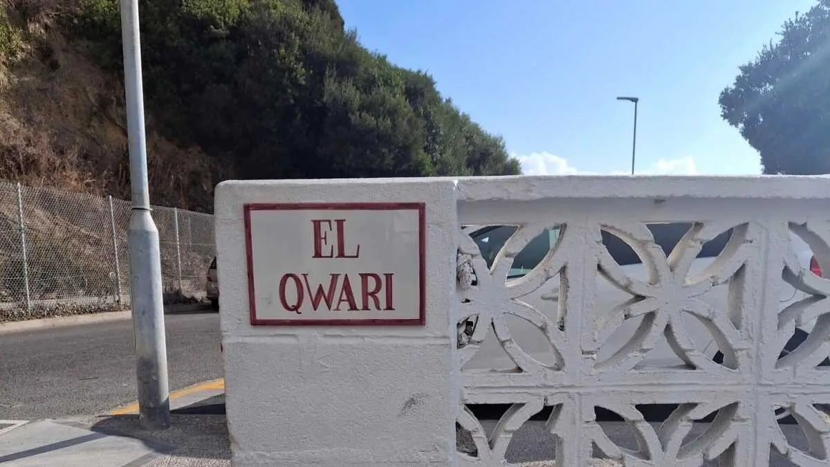 El Qwari, un ejemplo de las nuevas placas identificativas del Peñón 