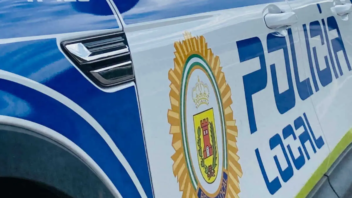 El conductor del turismo dio una tasa de 0,77 miligramos de alcohol por litro de aire espirado, una cifra que supera ampliamente el l&iacute;mite legal y constituye delito penal