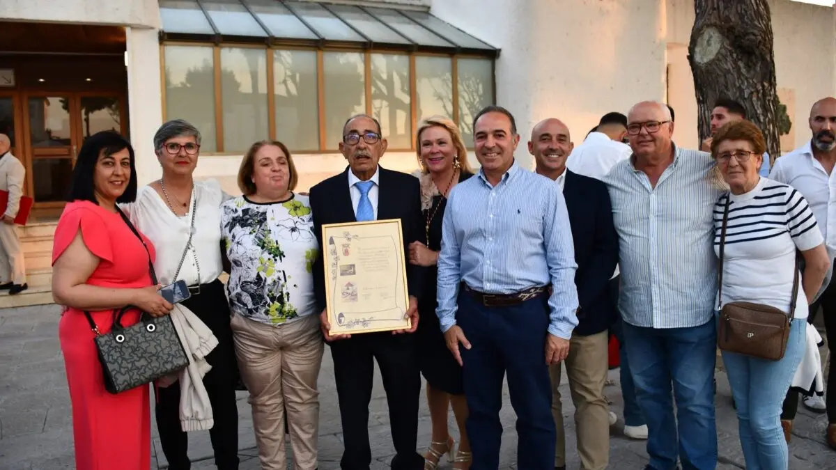 Juan Jos&eacute; Guill&eacute;n Miembro Honorario de la Corporaci&oacute;n Municipal.