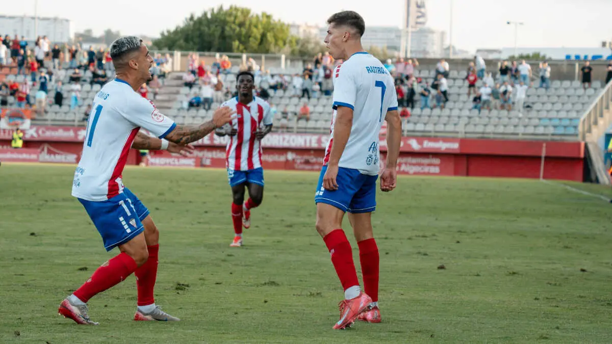 Jugadores celebrando la victoria - FOTO: Algeciras C