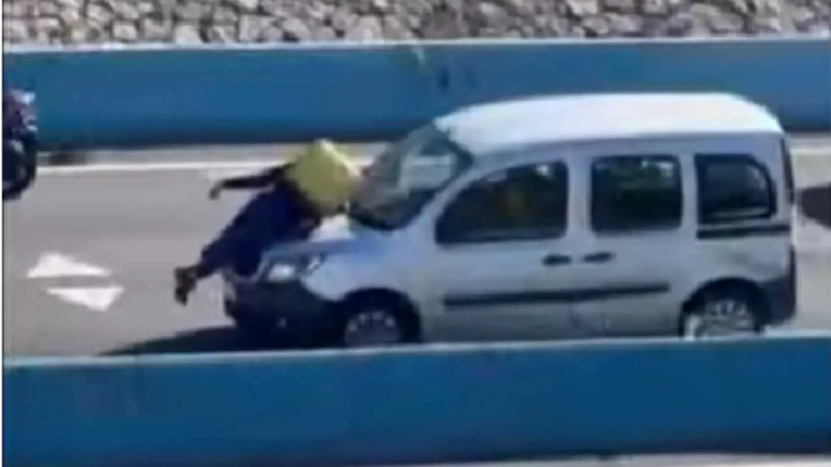 El motorista fue arrastrado durante varios metros