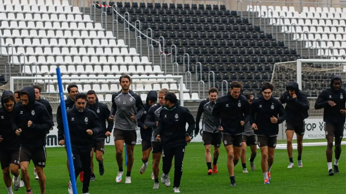 Entrenamiento de la Real Balomp&eacute;dica Linense