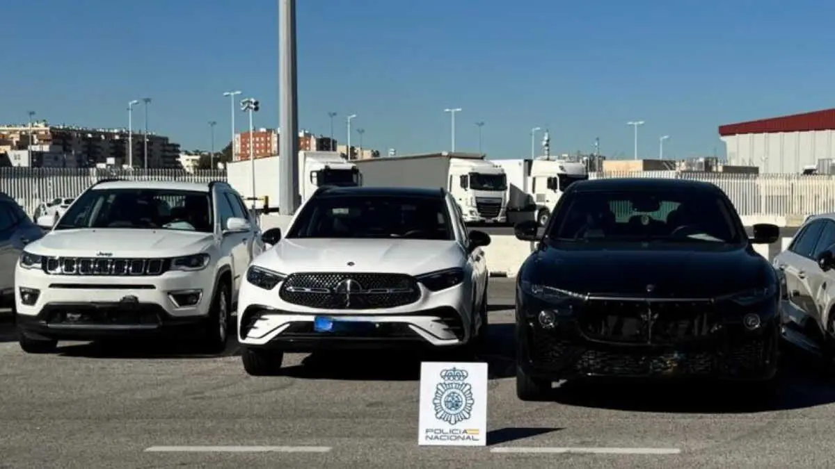 Ocho de los veh&iacute;culos intervenidos intentaban cruzar hacia Marruecos para ser vendidos y distribuidos posteriormente por organizaciones criminales en distintos pa&iacute;ses africanos - FOTO: Polic&iacute;a Nacional