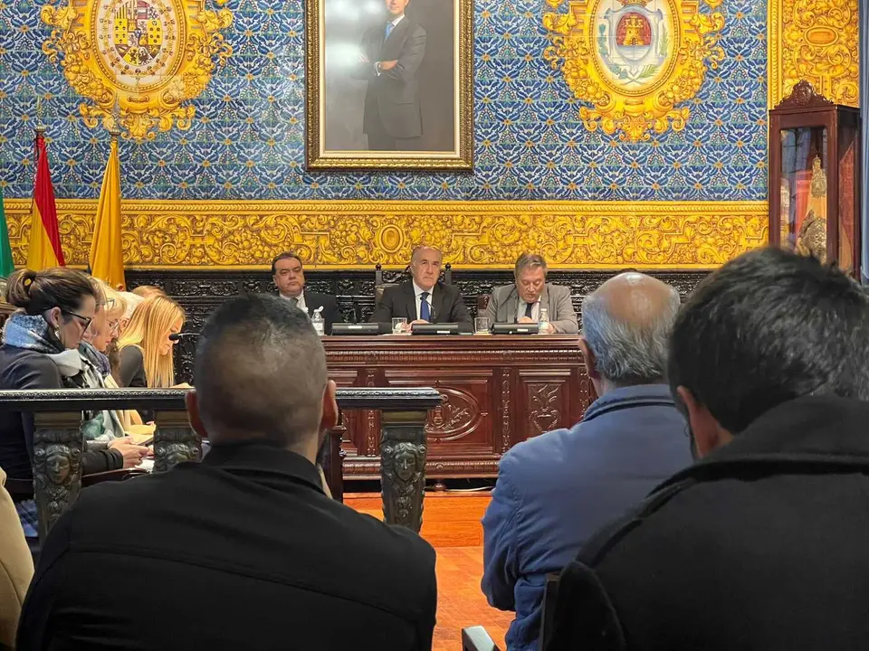 El alcalde, Jos&eacute; Ignacio Landaluce, durante el pleno de la ma&ntilde;ana de este viernes