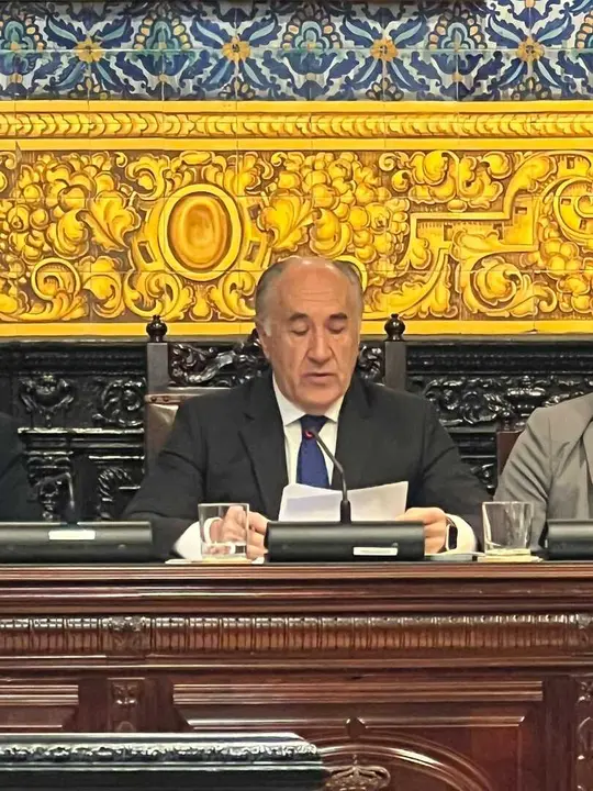 El alcalde, Jos&eacute; Ignacio Landaluce, durante el pleno de la ma&ntilde;ana de este viernes