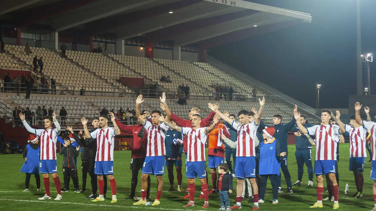 La Algeciras CF, tras el pitido final y con el 0-0 en el marcador, se despide del Nuevo Mirador hasta el pr&oacute;ximo a&ntilde;o - FOTO: Fernando Estudillo (Ferestu)