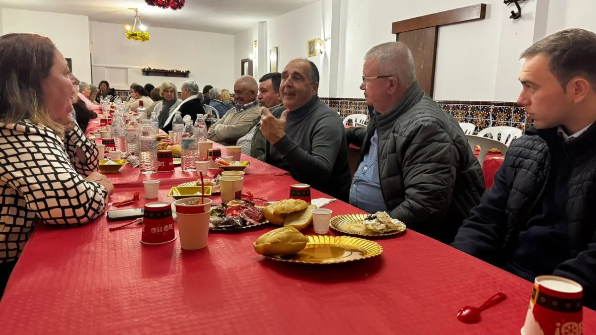 Merienda de mayores en Pe&ntilde;a Silverio.
