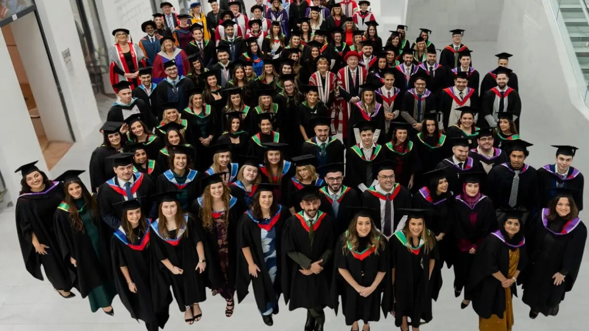 Engresados de la Universidad de Gibraltar.