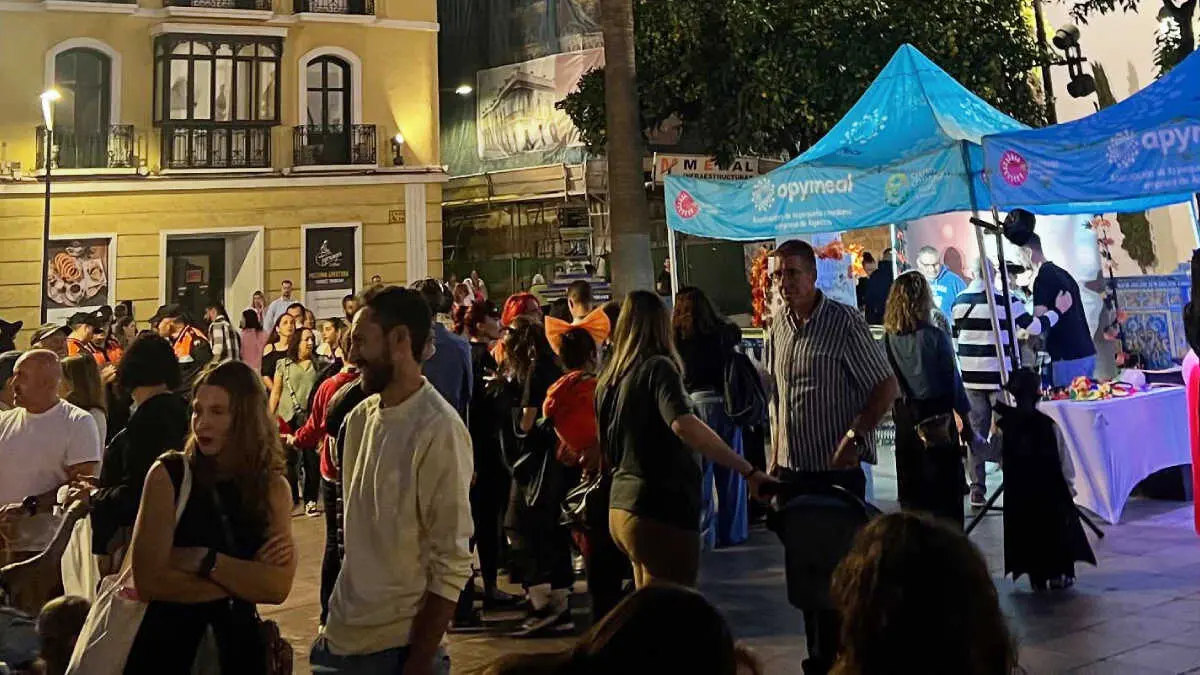 Durante estos d&iacute;as, las calles del centro acogen pasacalles, espect&aacute;culos de circo, magia y actuaciones musicales - FOTO: Apymeal