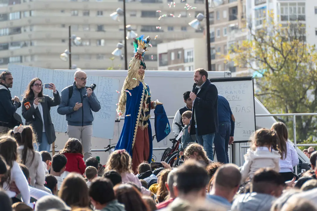 El arrastre de latas marca la llegada de los Reyes Magos 202612