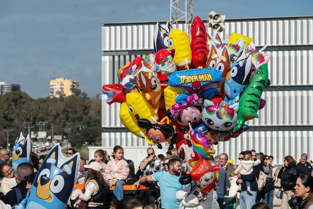 El arrastre de latas marca la llegada de los Reyes Magos 202605